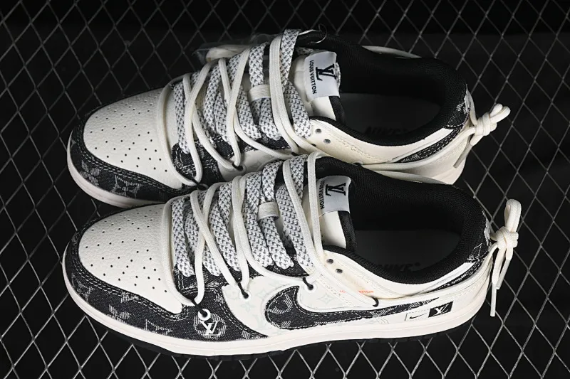 All categories Nk SB Dunk Series Nk SB Dunk Low High-end customized low-top sneakers Nike SB Dunk Low LV joint black flower drawstring Anniversary high-end customized low-top casual sneakers YX5066-385